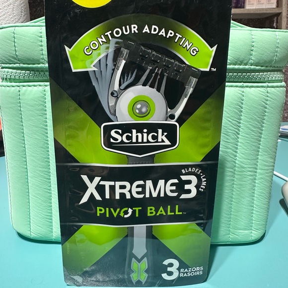 Schick Xtreme3 Pivot Ball Razor - Black and Green - Picture 1 of 2